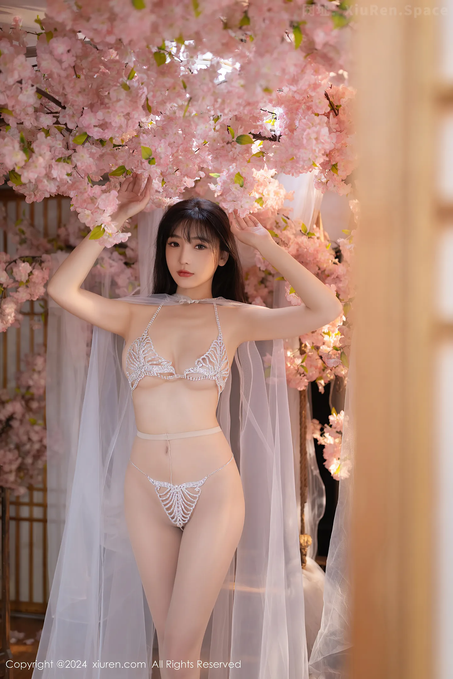 图片[6]-[XiuRen秀人网]VOL.8807 模特陆萱萱性感白色轻透网纱配白色珍珠内衣秀惹火身材诱惑写真80P-秀人网官方网站